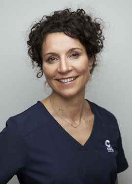 Portrait Frau Dr. med. dent. Carolin Kunz
